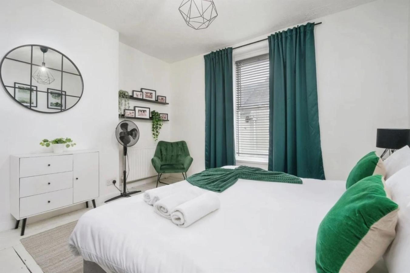 City Centre 2 Bedroom Apt - Free Parking - Wifi - Smart Tv Plymouth Exterior foto